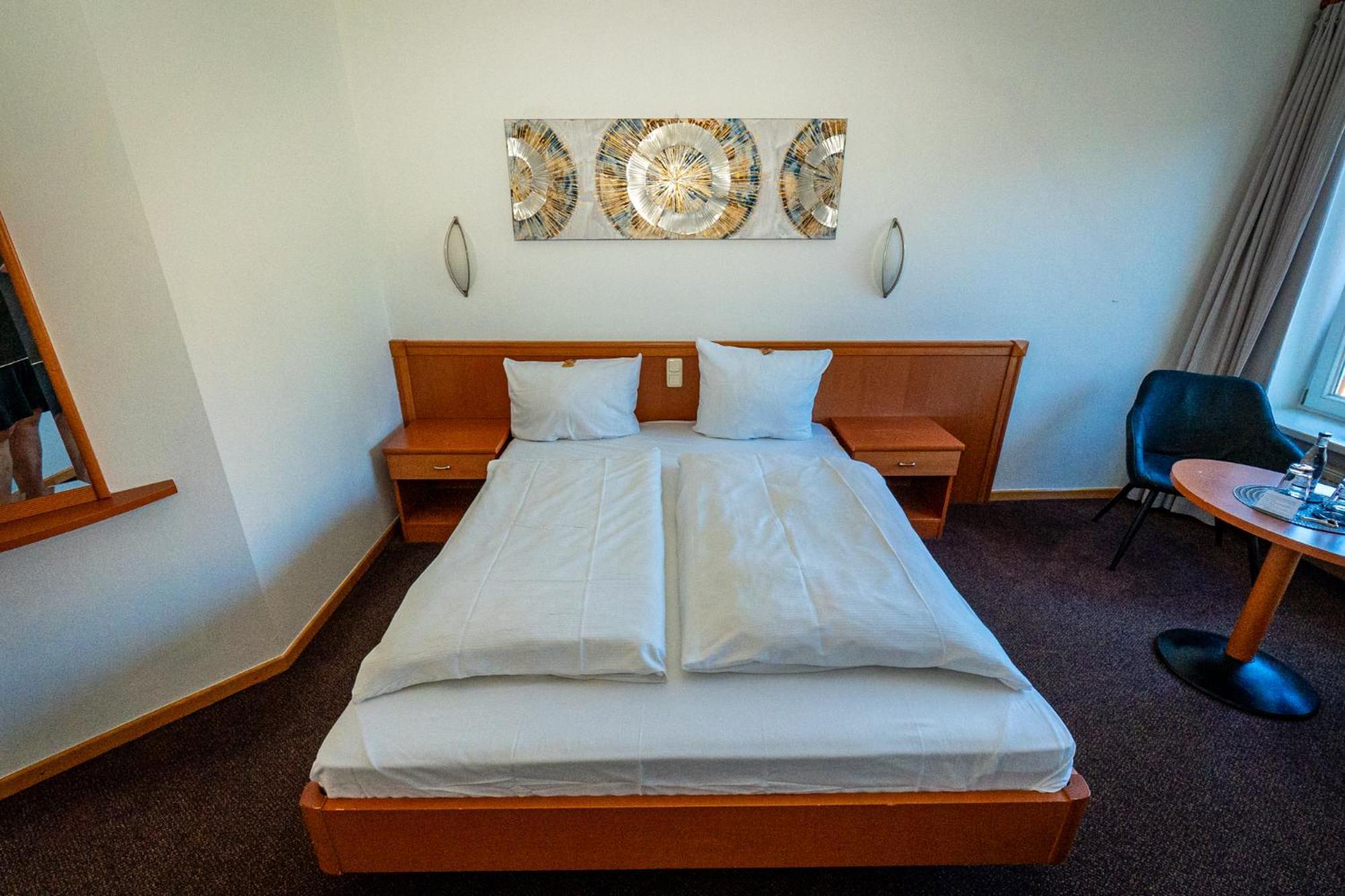 Hotel Adler & Eventlocation Gmbh Itzehoe Ngoại thất bức ảnh