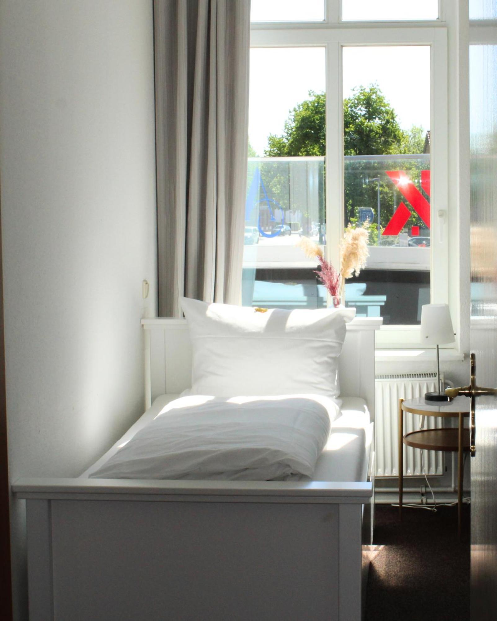 Hotel Adler & Eventlocation Gmbh Itzehoe Ngoại thất bức ảnh