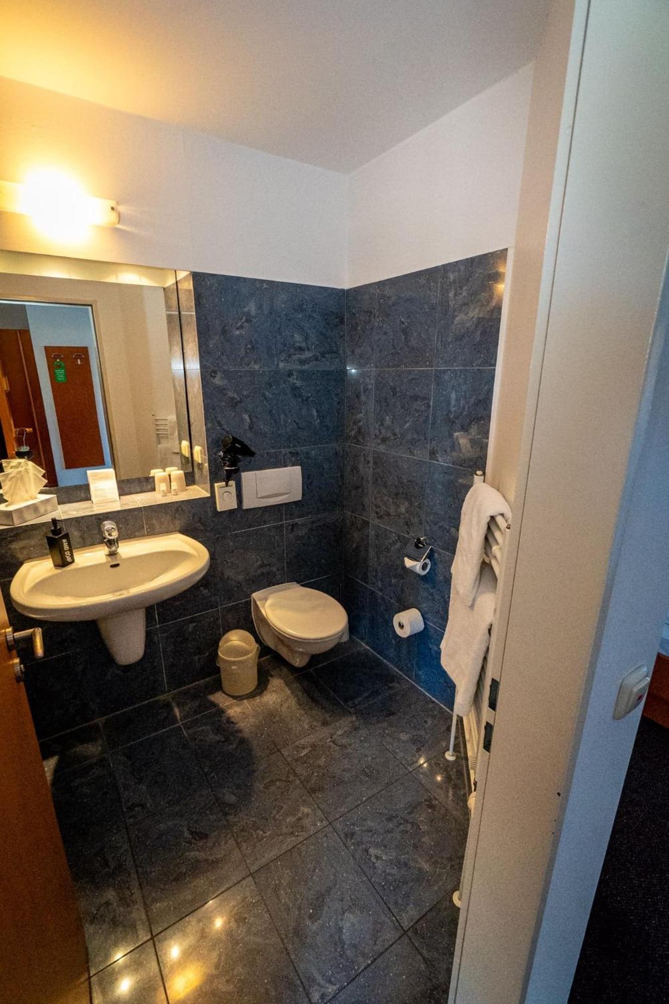 Hotel Adler & Eventlocation Gmbh Itzehoe Ngoại thất bức ảnh